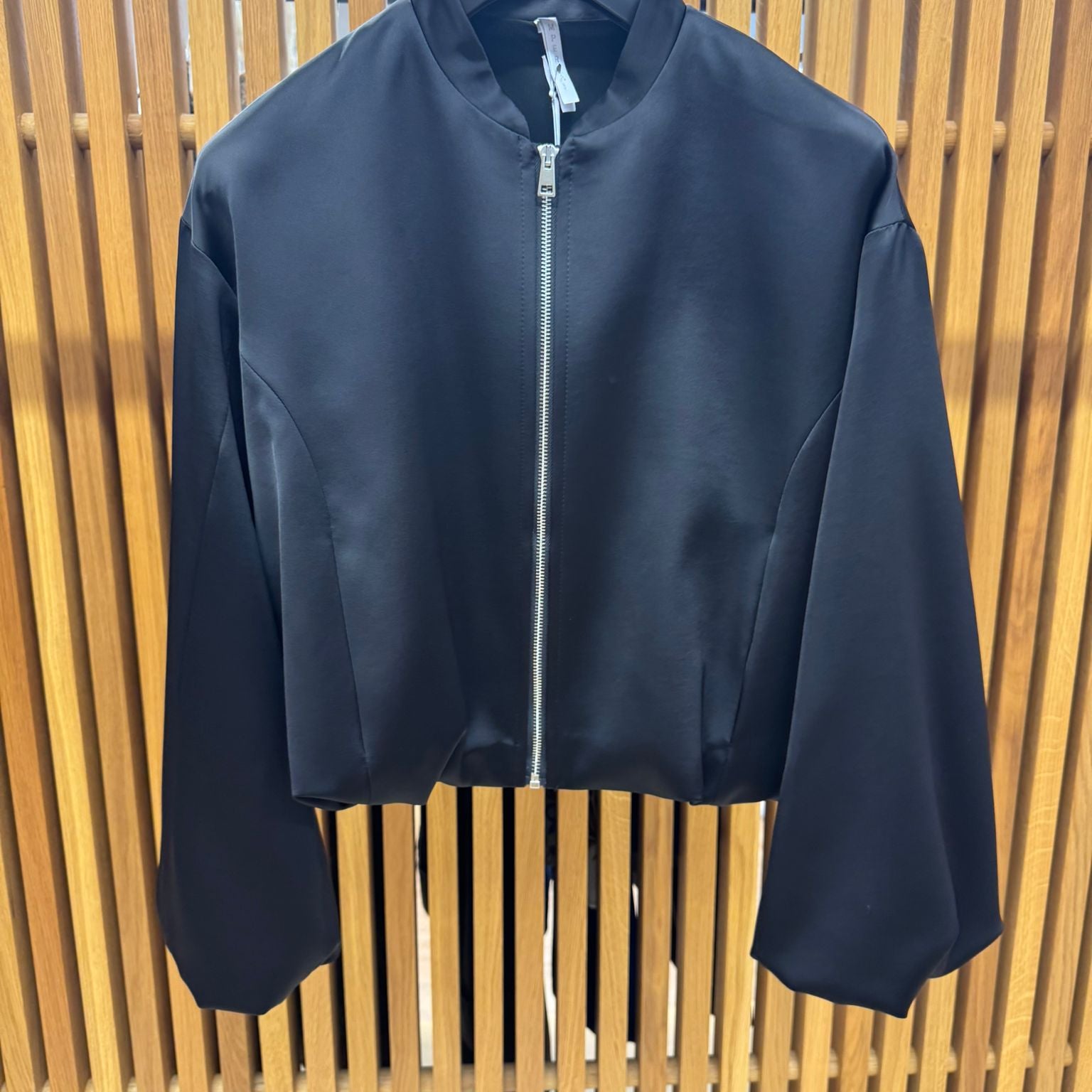 Bomberjacke in Satinoptik