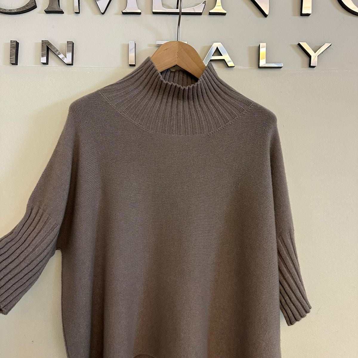 weicher Pullover mit geripptem Stehkragen
