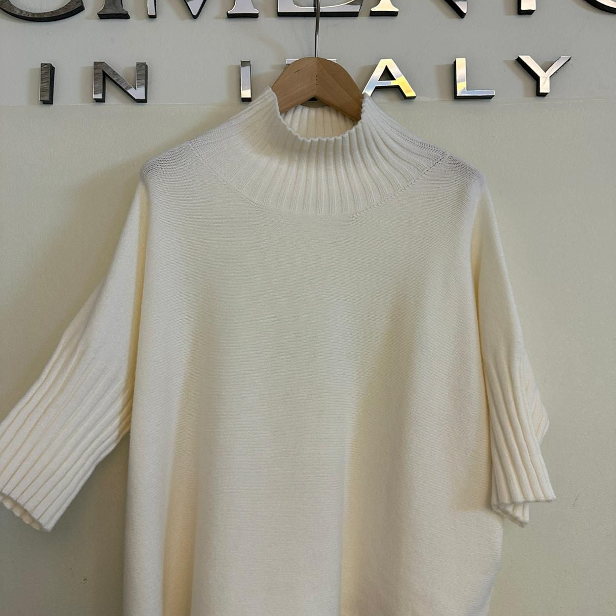 weicher Pullover mit geripptem Stehkragen