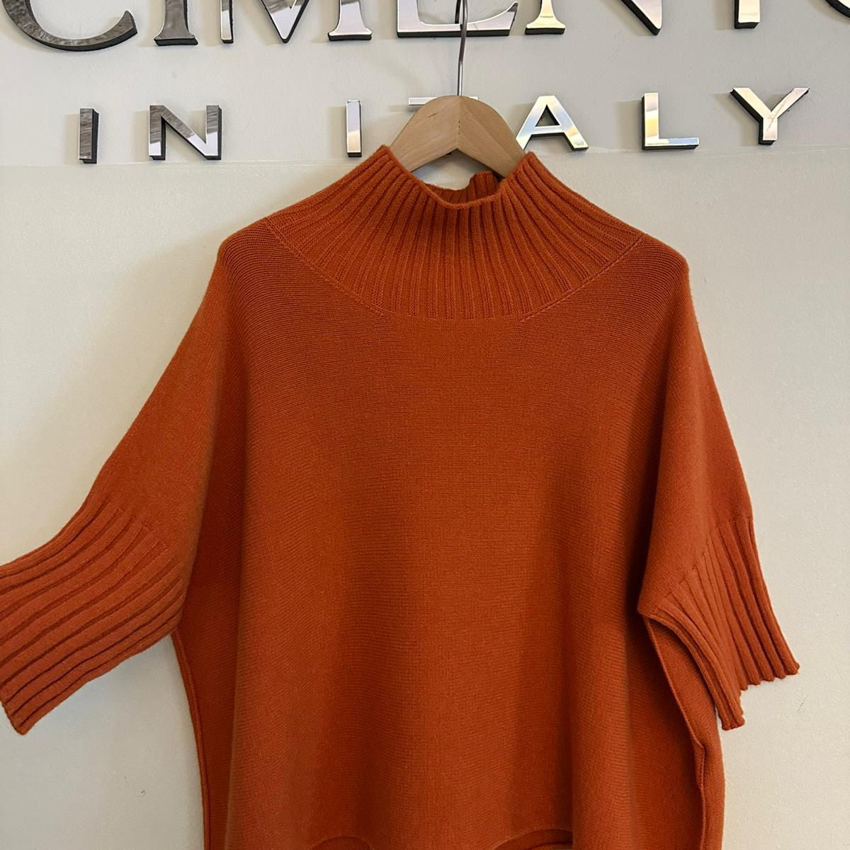 weicher Pullover mit geripptem Stehkragen