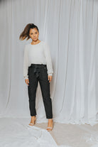 Maschenhose-Hose-Schleife-Masche-Binden-Highheels-Absatzschuhe-Businesslook-Casual-C5-Rinascimento-Salzburg-Oesterreich-Austria